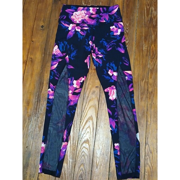 Victoria's Secret Pants - Victoria Secret PINK Tropical Floral Ultimate Leggings w/Mesh cutouts Medium